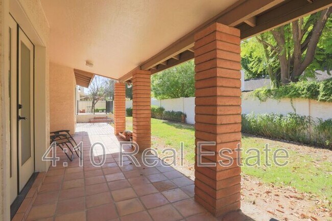 Building Photo - 951 E Leeward Ln