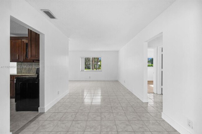 Building Photo - 3925 NW 19th Ave