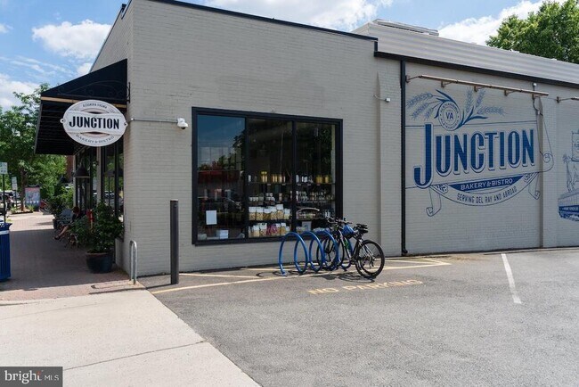 Building Photo - 2302 Sanford St