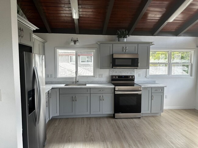 Building Photo - Upstairs 2 bedroom duplex in Kaneohe! 2 parking!