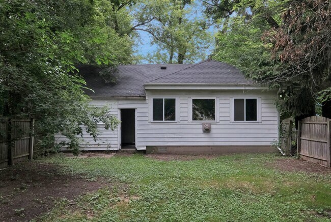 Building Photo - 401 Hylewood Ave