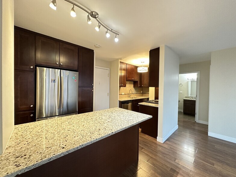 Building Photo - 4180 N Marine Dr