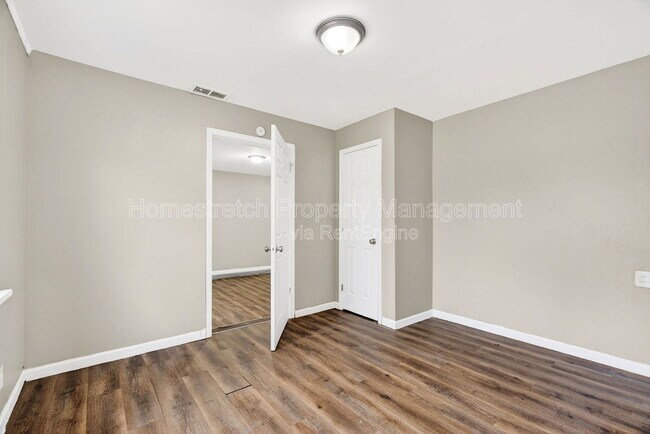 Building Photo - 10261 Imperial Dr