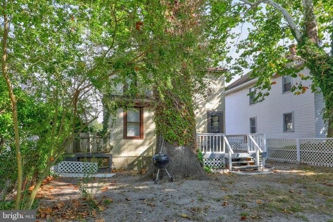 Building Photo - 220 Hazel Ave