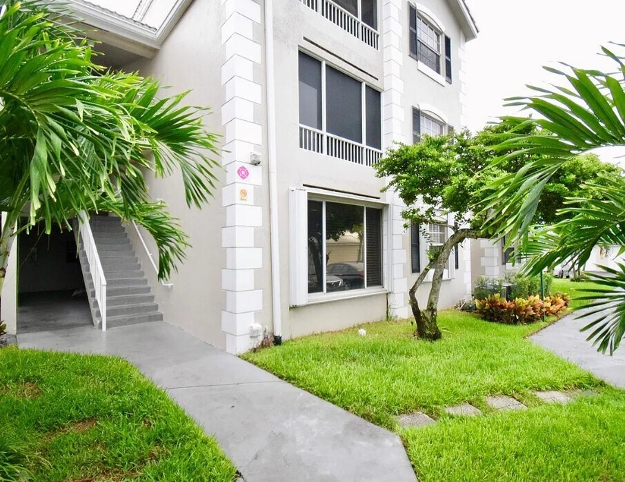 Building Photo - 2881 N Oakland Forest Dr