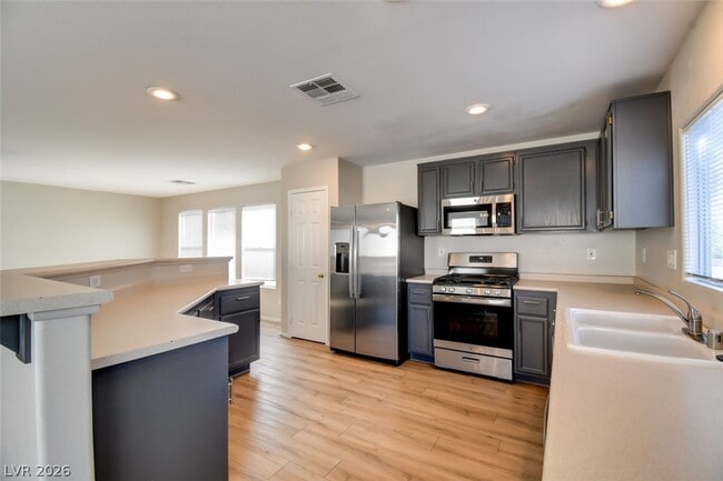 Building Photo - 9527 Violet Sunset Ave