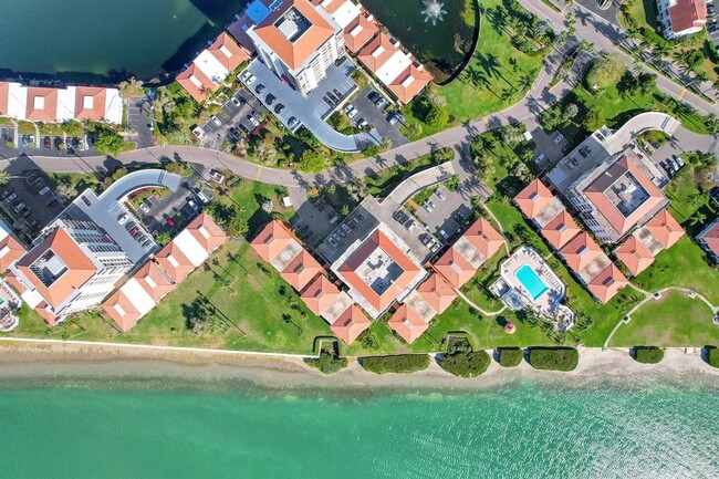 Building Photo - 6295 Bahia Del Mar Cir