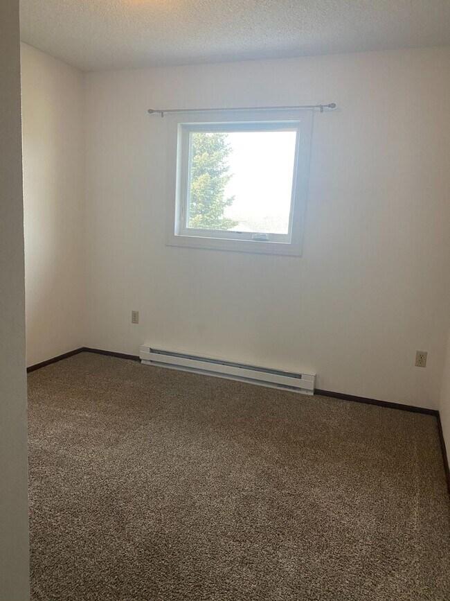 Building Photo - Lease Takeover! 3 Bedroom/2 Bathroom Home ...