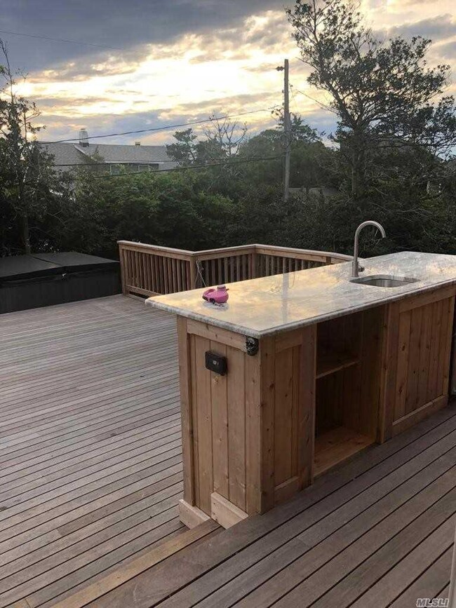 Building Photo - 7 Crescent Walk