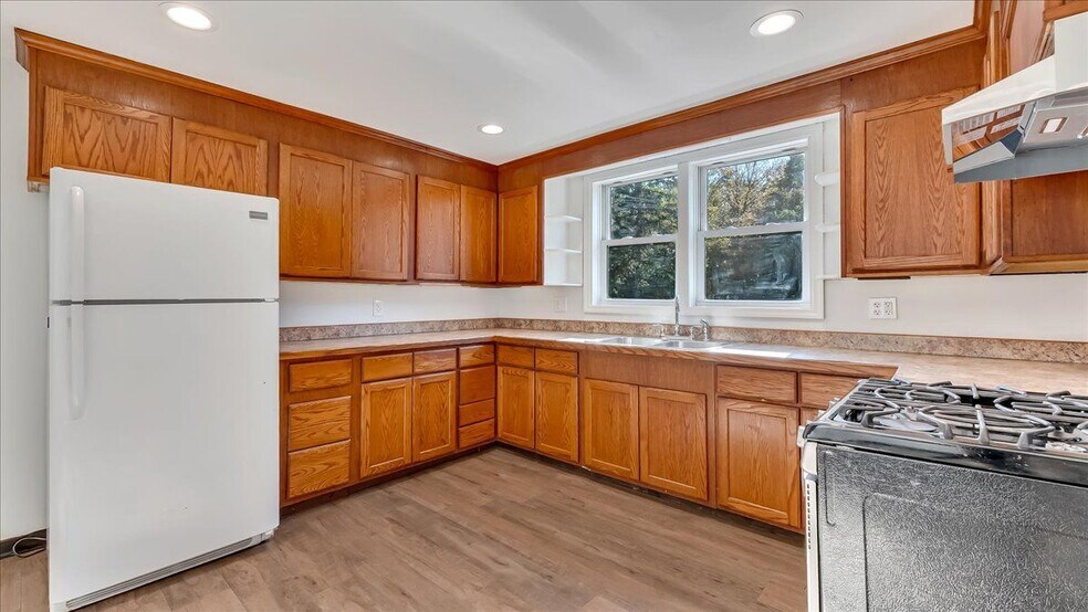 Primary Photo - 960 Main St