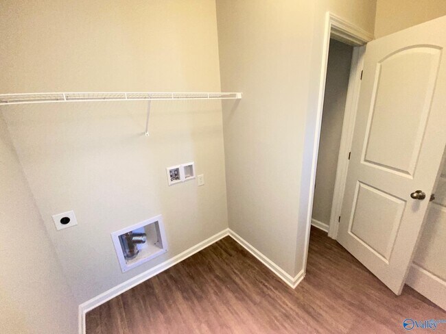 Building Photo - 609 Willow Crest Ln SW