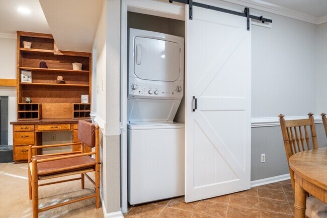 Building Photo - 6553 New Market Way