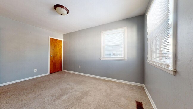 Building Photo - 116-118 Grasmere Ave