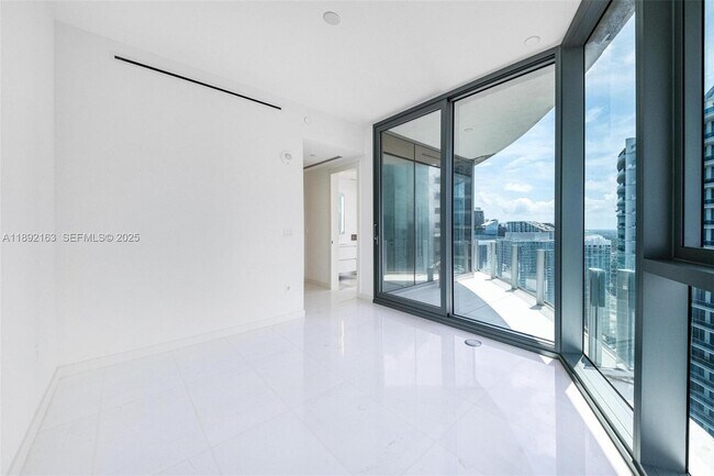 Building Photo - 300 Biscayne Blvd Way