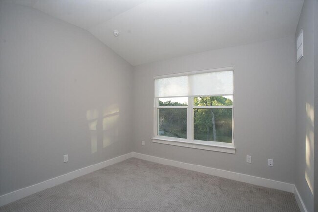 Building Photo - 3018 Sunridge Dr