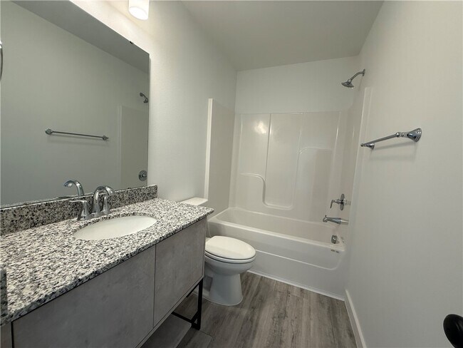 Building Photo - 831 States Ave