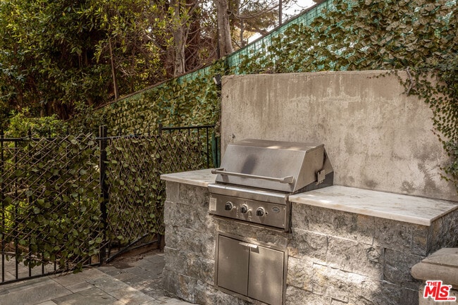 Building Photo - 353 N Gunston Dr