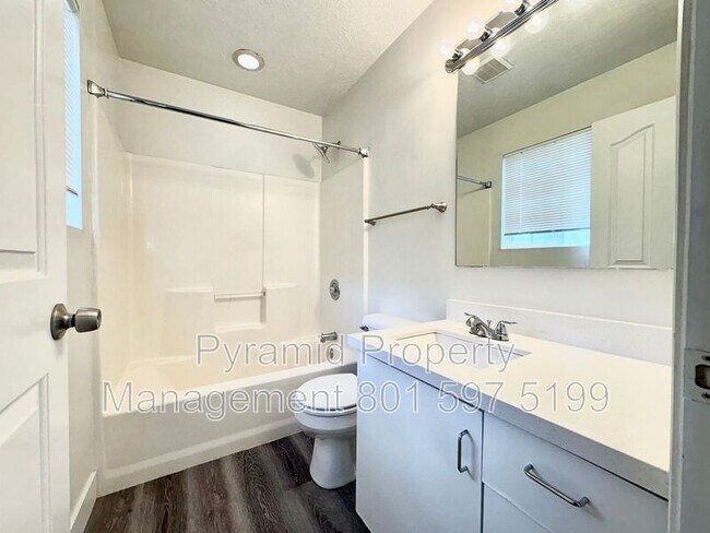 Building Photo - 3183 S 945 E