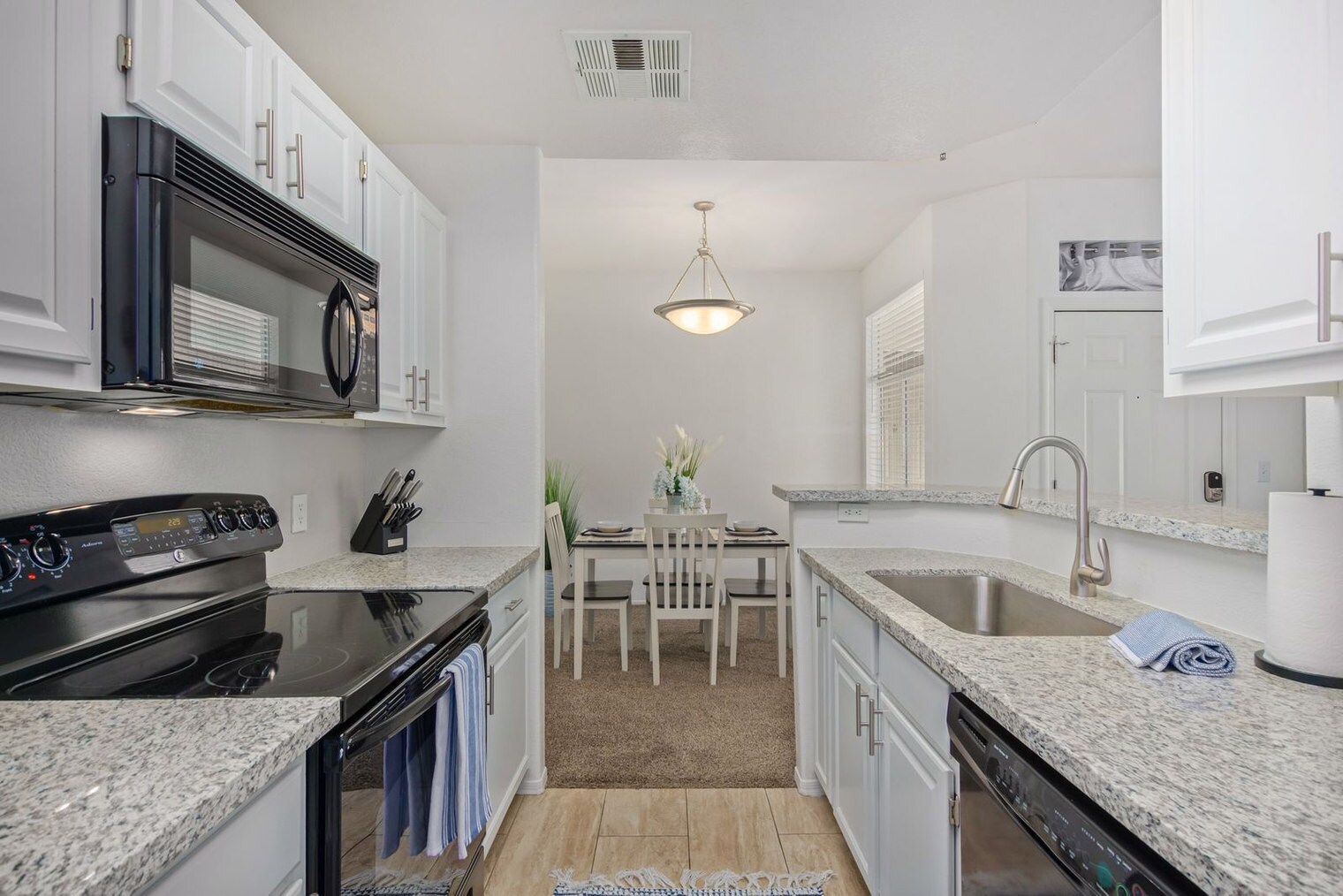 Building Photo - 11375 E Sahuaro Dr