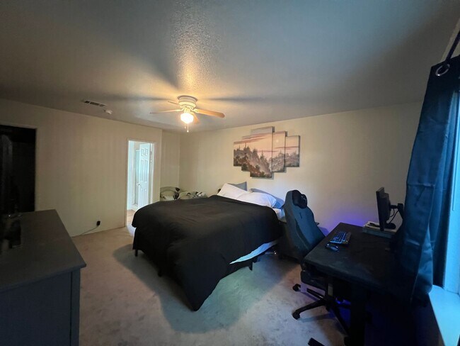 Building Photo - Robles, 5551-5555