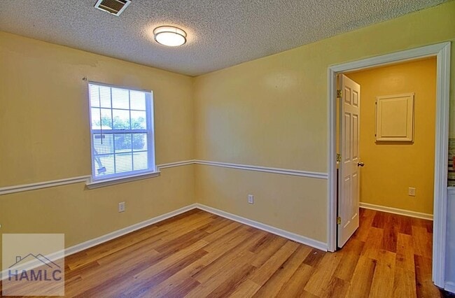 Building Photo - 205 Tempest Ln