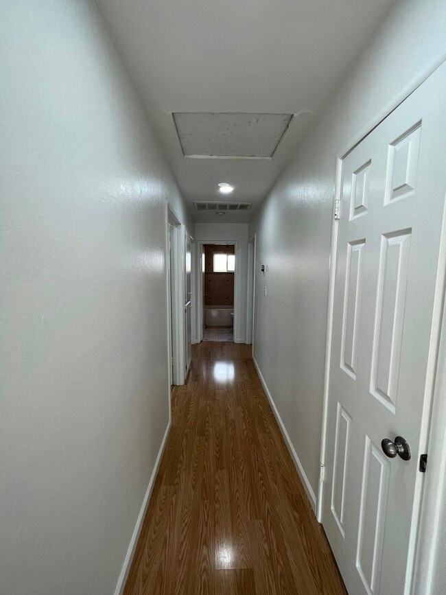 Building Photo - 40458 Landon Ave