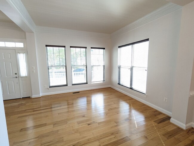 Building Photo - Impeccably maintained SFH in Clarksburg re...