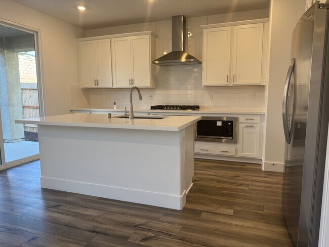 Building Photo - New Folsom home with solar!