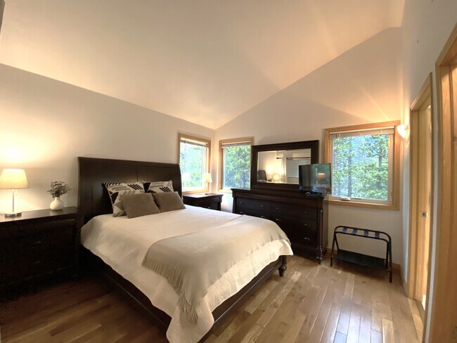 Building Photo - 28 Valley View Ln