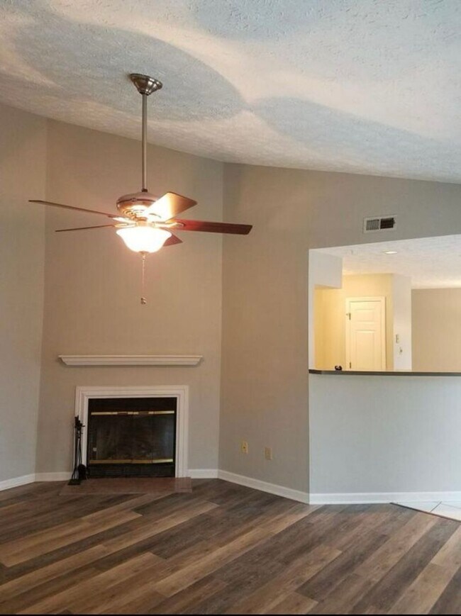 Building Photo - Knoxville 37922 - 3 bedroom, 2 bath home - Contact Susan Niedergeses 865-300-4722