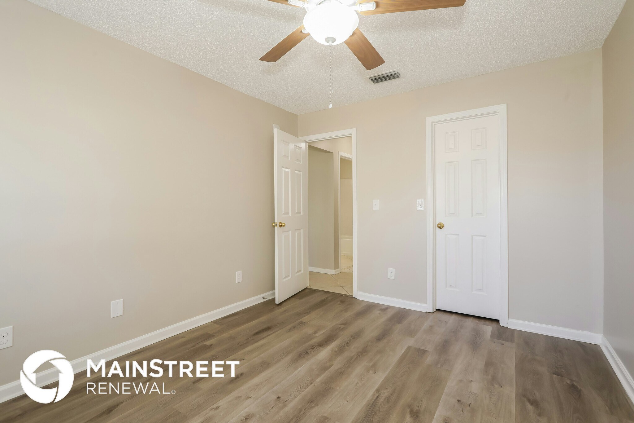 Building Photo - 3738 Woodbriar Dr