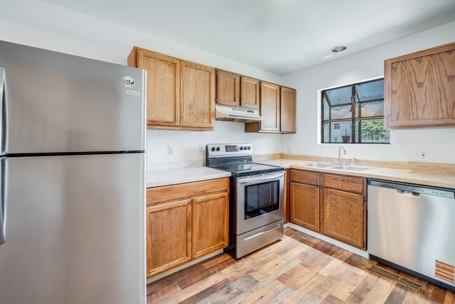 Building Photo - 7234 Oak Ridge Pl