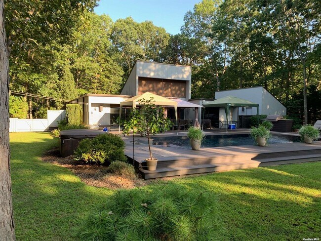 Building Photo - 25 N Quarter Rd