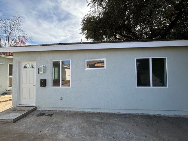 Building Photo - Eldora, 10313-10321 1/2