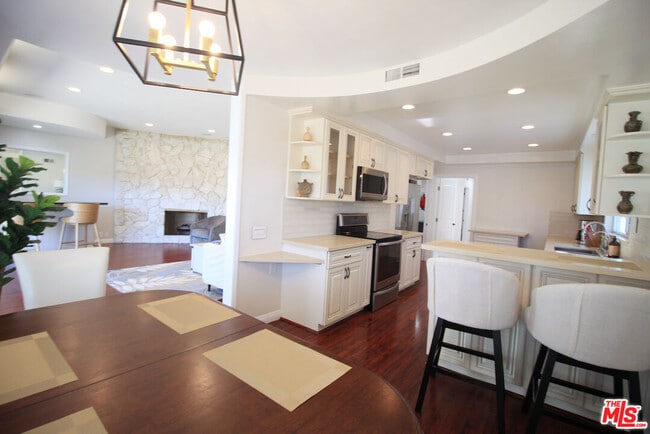 Building Photo - 6605 S Sherbourne Dr