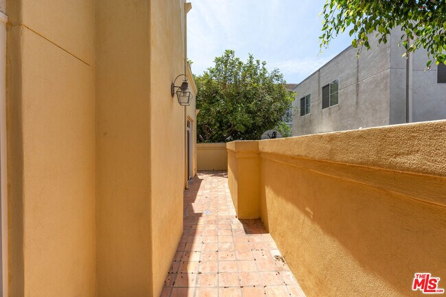 Building Photo - 2311 Schader Dr