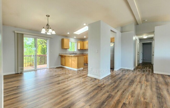 Building Photo - 7209 31st Pl NE