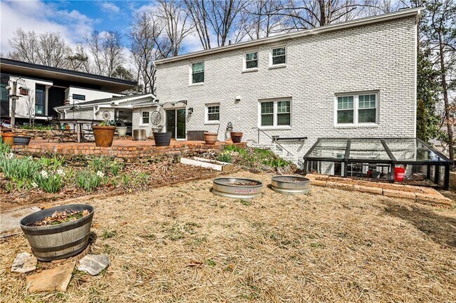 Building Photo - 800 Glenairy Dr NE