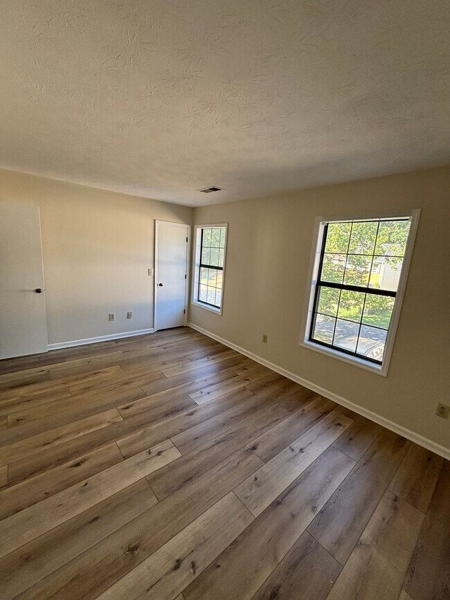 Building Photo - 1011 Windy Oaks Ct