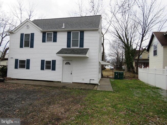 Building Photo - 1060 Elwood Ave