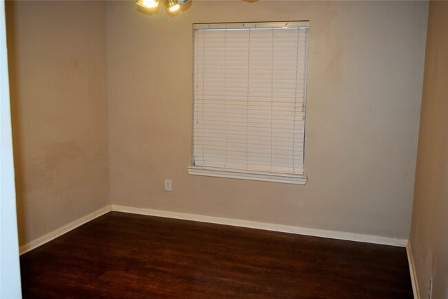 Building Photo - 731 Annie's Way