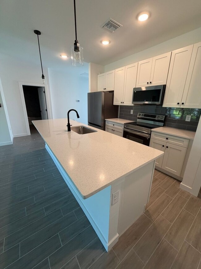 Building Photo - 1504 Gary Ln
