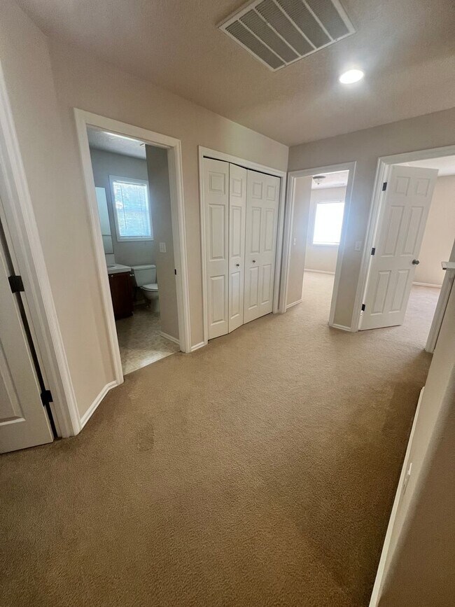 Building Photo - 863 SE Bayshore Cir
