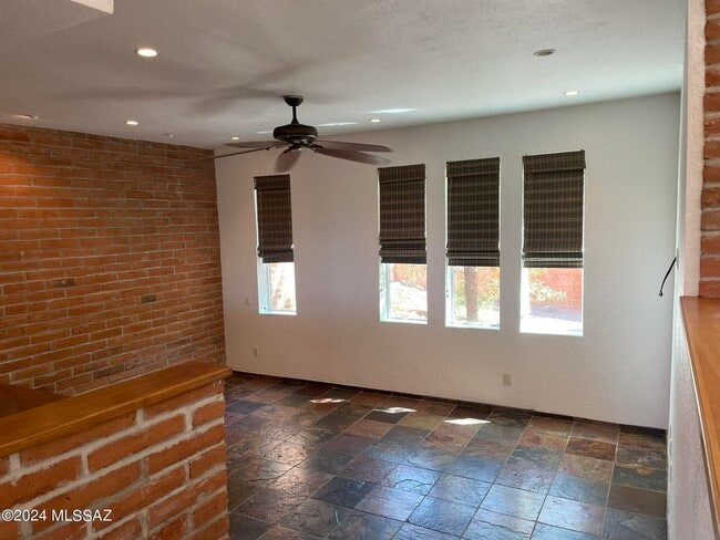 Building Photo - 5830 E Cll Del Ciervo