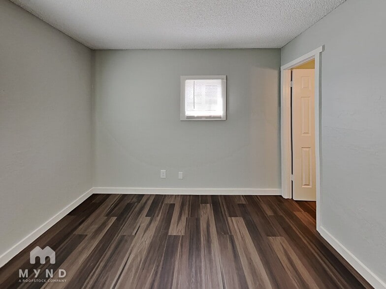 Building Photo - 5650 S 46th Pl