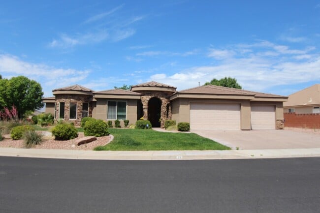 Building Photo - Spacious 3-Bed, 2-Bath Home with Open Floor Plan and Premium Amenities