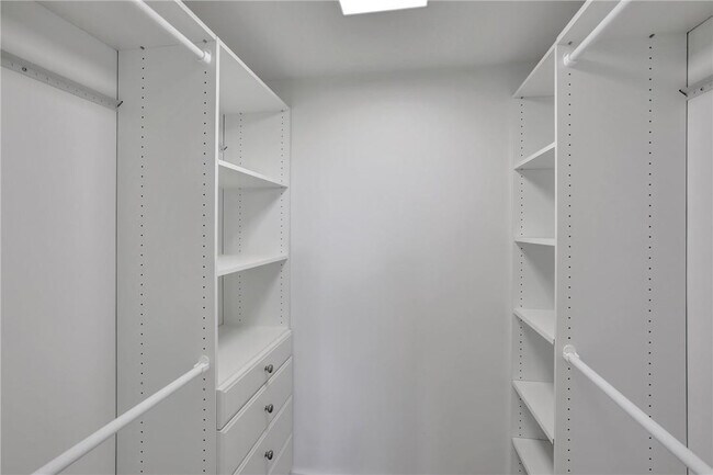 Building Photo - 4015 W Palm Aire Dr