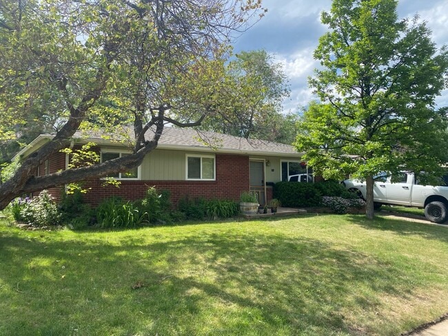 Primary Photo - 3 Bed + Office 2 Bath Ranch Home with Larg...