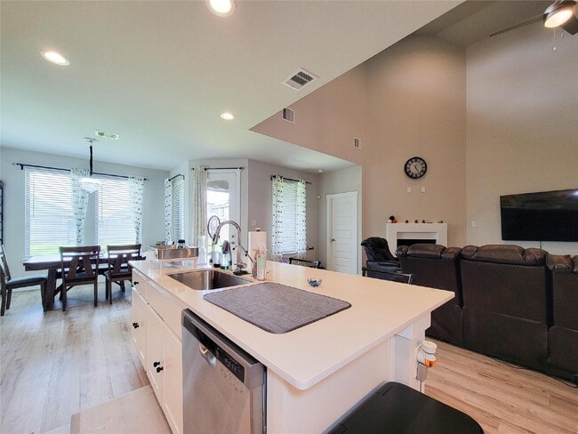 Building Photo - "Spacious 4-Bedroom Haven in Katy, TX with 3.5 Baths – Your Ideal Family Retreat Awaits!"