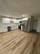 Building Photo - 64 Hallock Landing Rd